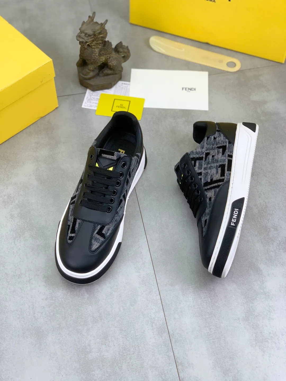 ​Men's shoes 💰P420 💰[New style] little monster 🆘 New style at FENDI counter 🕶️🕶️Simple routing effect, showing an elegant and cool driving shoe 🎬Using imported calfskin + first-layer pigskin lining🐂Excellent material🎬Detailed workmanship 🤗Comfortable foot feel➰➰. ​Pair it with any outfit to show your taste and temperament, low-key luxury ♻️Design ​simple and elegant ​noble and fashionable 🍃​Very loved and favored by trendy men 💓❤️size: 38-44 4️⃣colors available